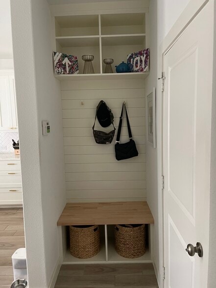 Mud Room - 2734 Vista Park Ln