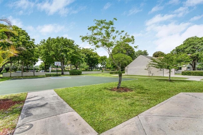 Building Photo - 709 Gardens Dr