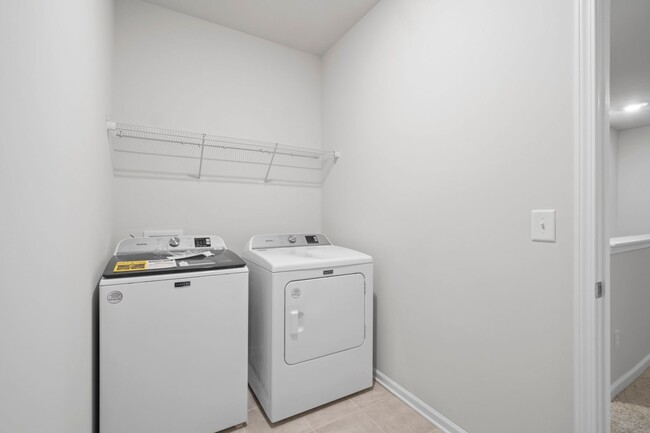 Building Photo - Like Brand New Luxury Townhome in Matthews!