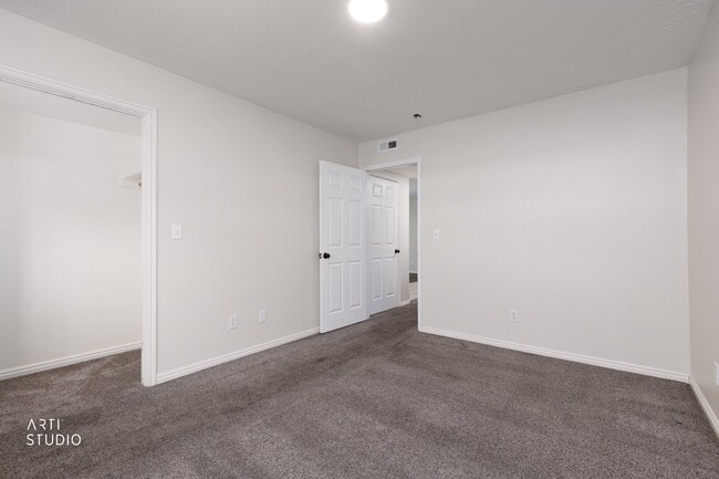 Building Photo - 1227 W 160 N