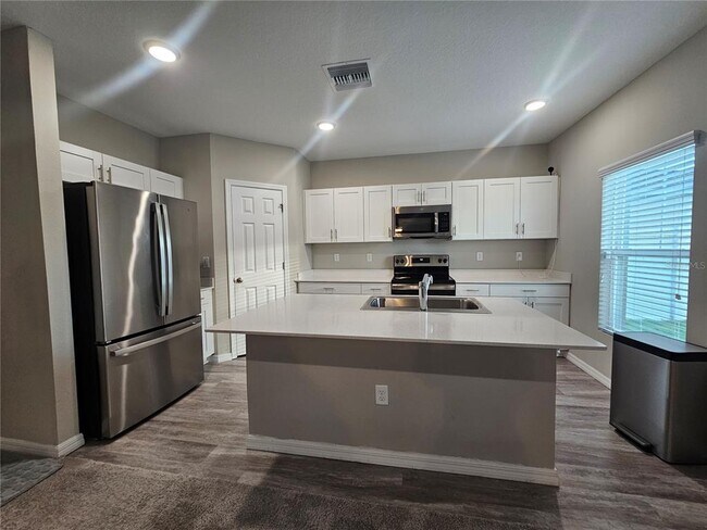 Building Photo - 12737 Tannencrest Dr