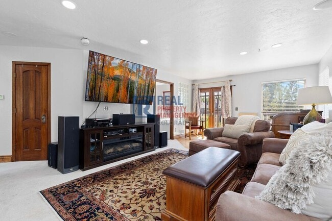 Building Photo - 88 W Irvington Pl