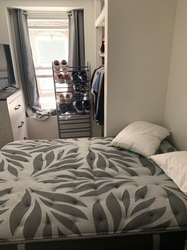 Building Photo - Beautiful 3 bed in the North End!