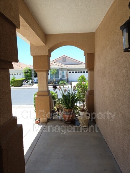 Building Photo - 26858 China Dr