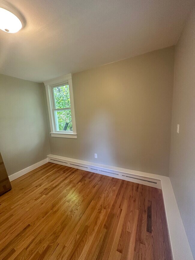 Building Photo - 54 Hebron Ave