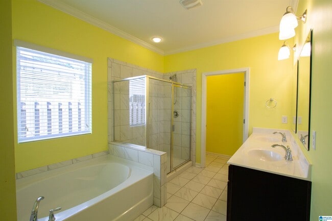 Building Photo - 1068 Aronimink Dr