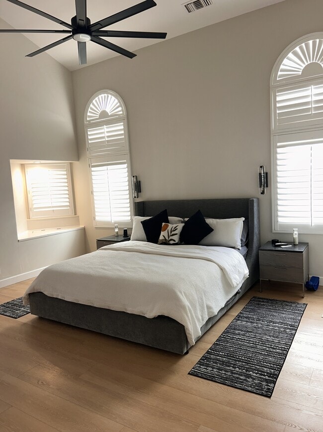 Building Photo - 3740 Ocean Dr