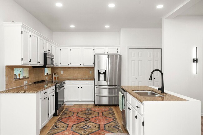 Building Photo - 1009 Elmshade Ln