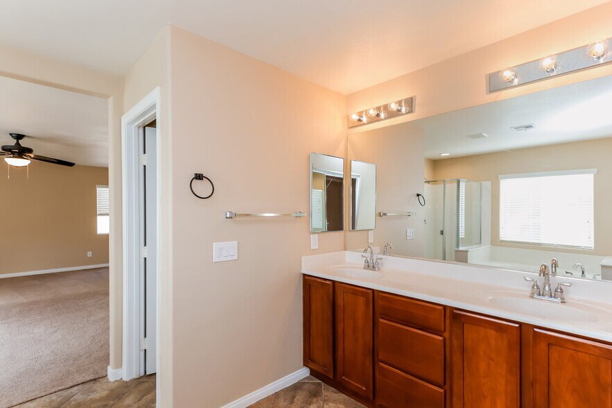 Building Photo - 9155 Dutch Oven Ct