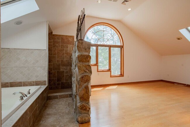 Building Photo - 74 Clinton Pl