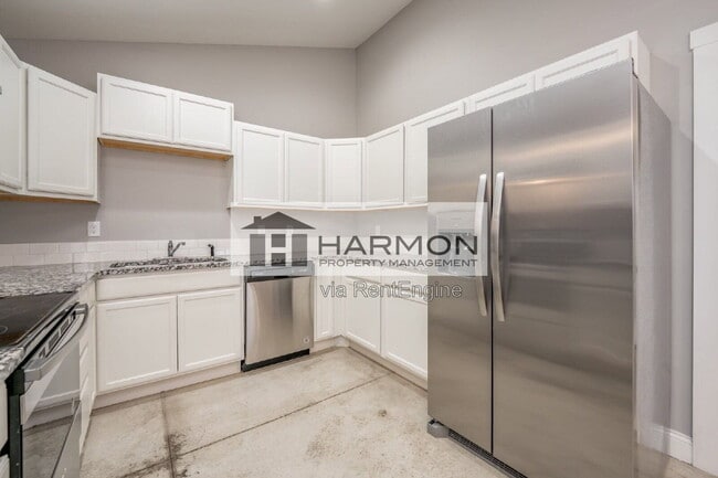 Building Photo - 417 Meadowlark Dr