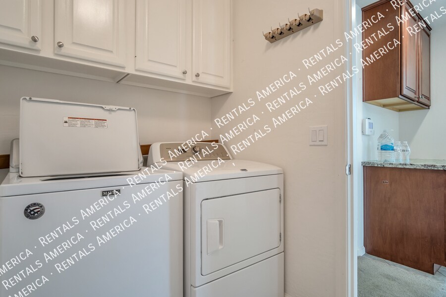 Building Photo - 2631 S Leonard Pl