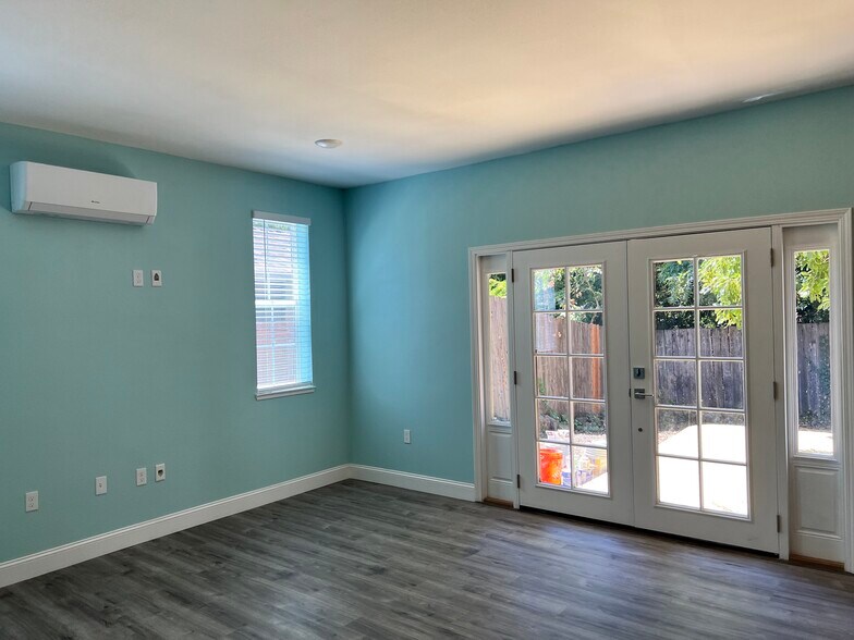 Building Photo - 5746 Robinhood Dr