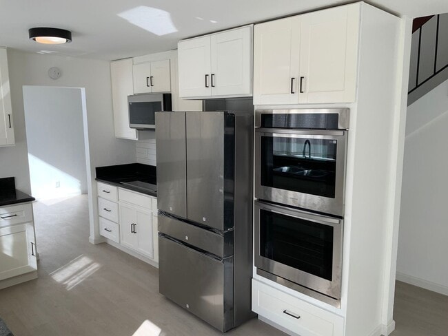 Building Photo - Stunning Remodeled 4 bedroom Hercules Home