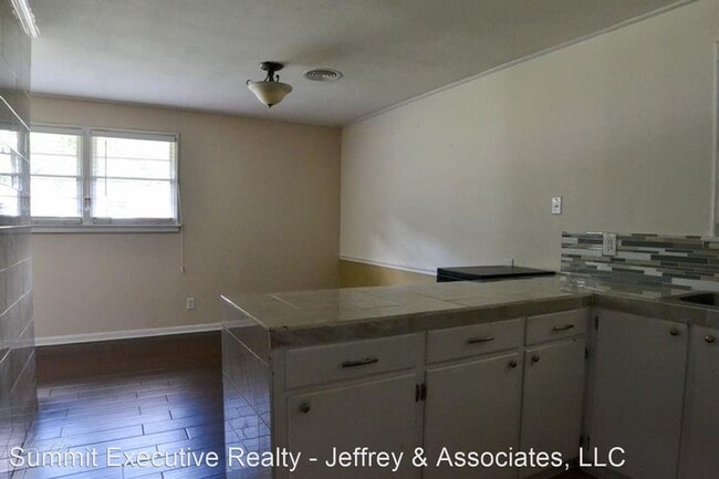Building Photo - 3 br, 1 bath House - 2608 E. Cavett Dr.