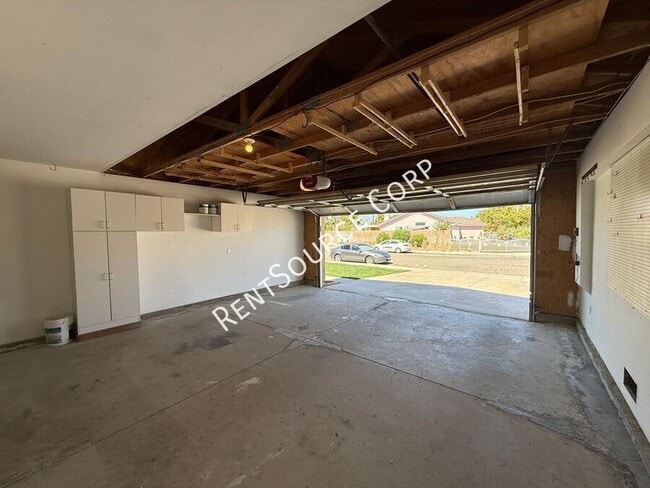 Building Photo - 2240 Westpark Dr