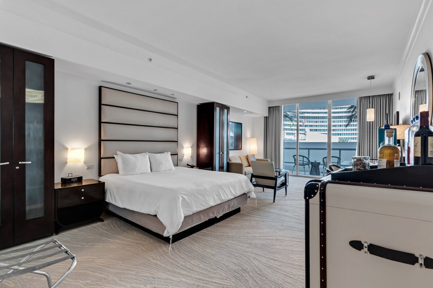 Building Photo - 4441 Collins Ave