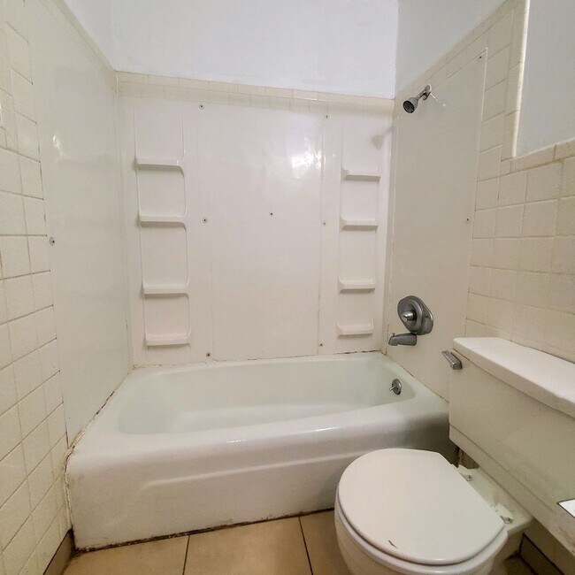 Building Photo - 2429 N Market Ave