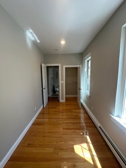 Building Photo - 604 Chapel St