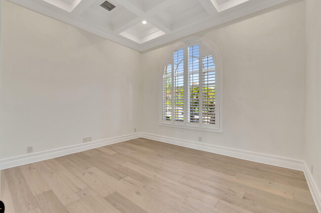 Building Photo - 953 Banyan Dr