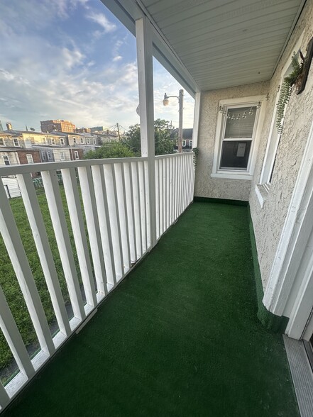 Building Photo - 218 N 5th St