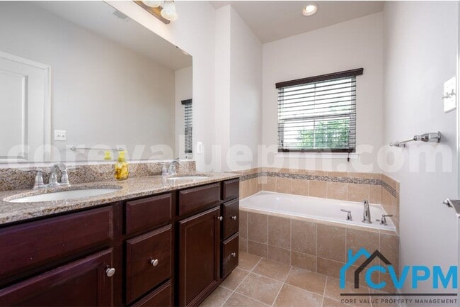 Building Photo - 601 Fox River Hills Way