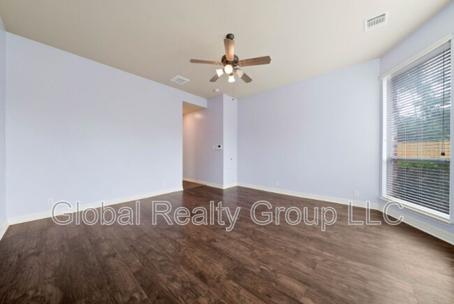 Building Photo - 431 Calm Springs