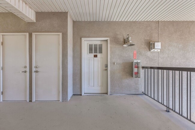 Building Photo - 1051 500 E