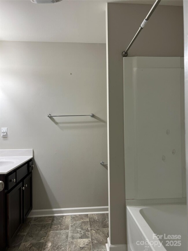 Building Photo - 8637 River Ridge Dr