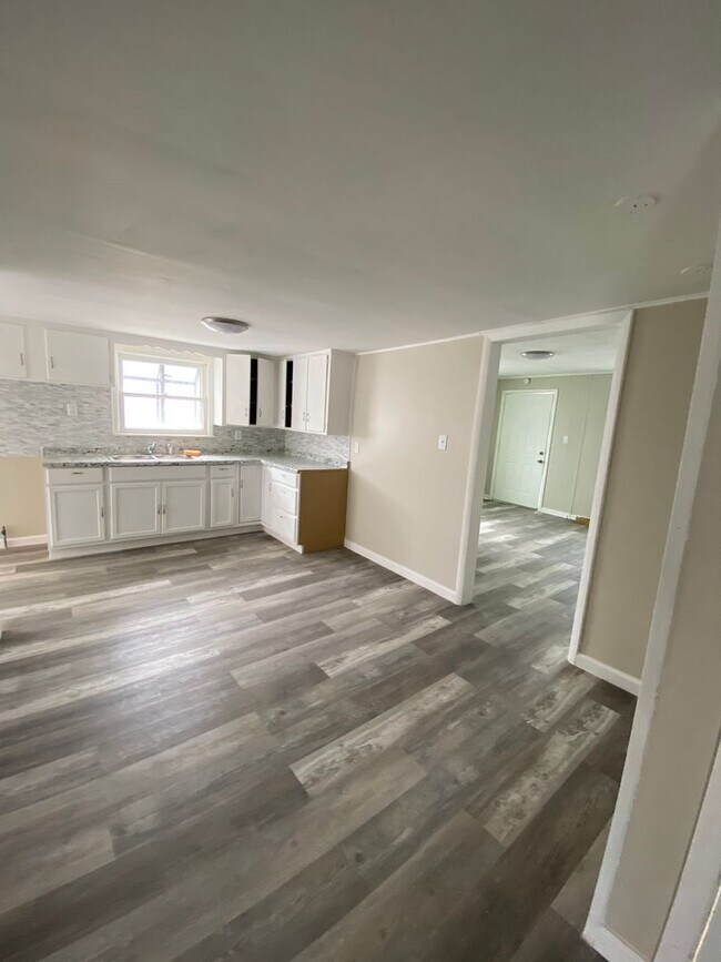 Building Photo - Fantastic Sand Springs Home