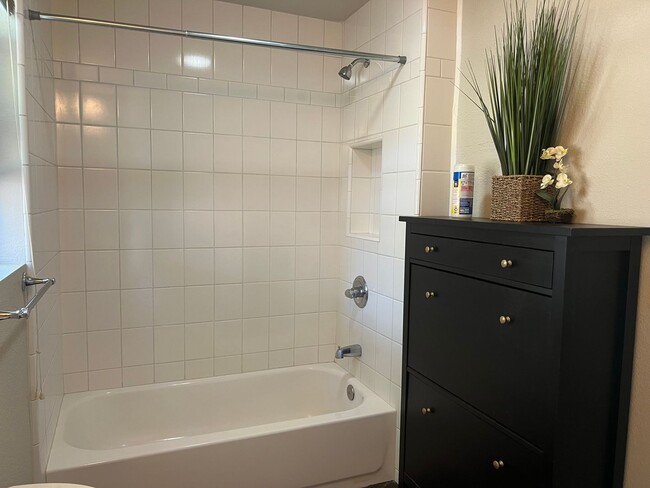 Building Photo - 1 Bedroom Home in Redding - MUST SEE