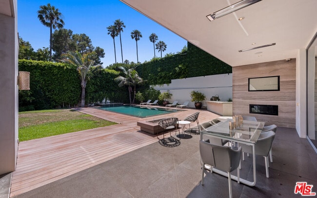 Building Photo - 1111 Sierra Alta Way