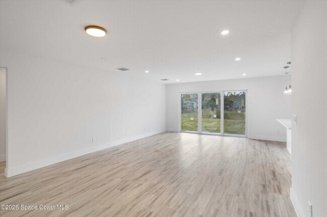 Building Photo - 2960 Flagstaff Ave SE