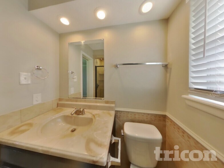 Building Photo - 25568 Dogwood Ln