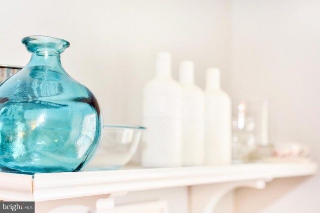 Building Photo - 102 Peregrine Ln