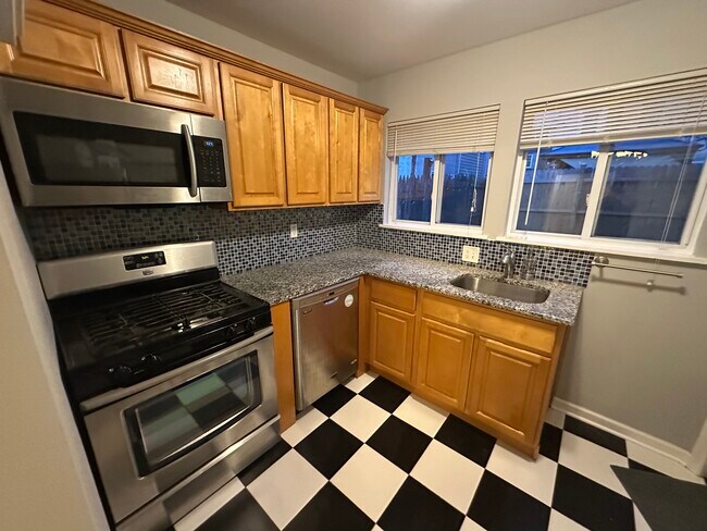 Building Photo - 1413 E Berks St