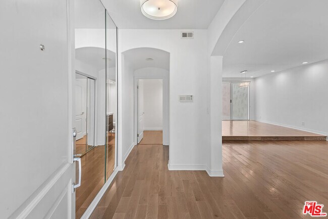 Building Photo - 2138 Federal Ave