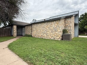 Building Photo - Cozy and clean 3 bedroom 2 bath townhouse AVAILABLE NOW!
