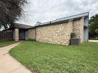 Building Photo - Cozy and clean 3 bedroom 2 bath townhouse AVAILABLE NOW!
