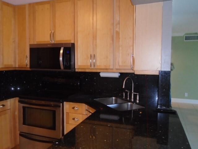 Building Photo - 1800 N Andrews Ave