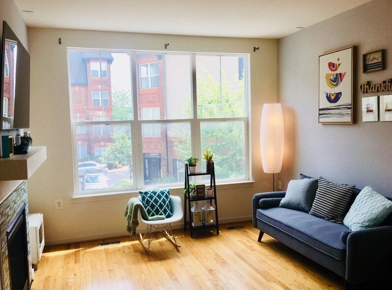 great room area - 1410 Wheyfield Dr