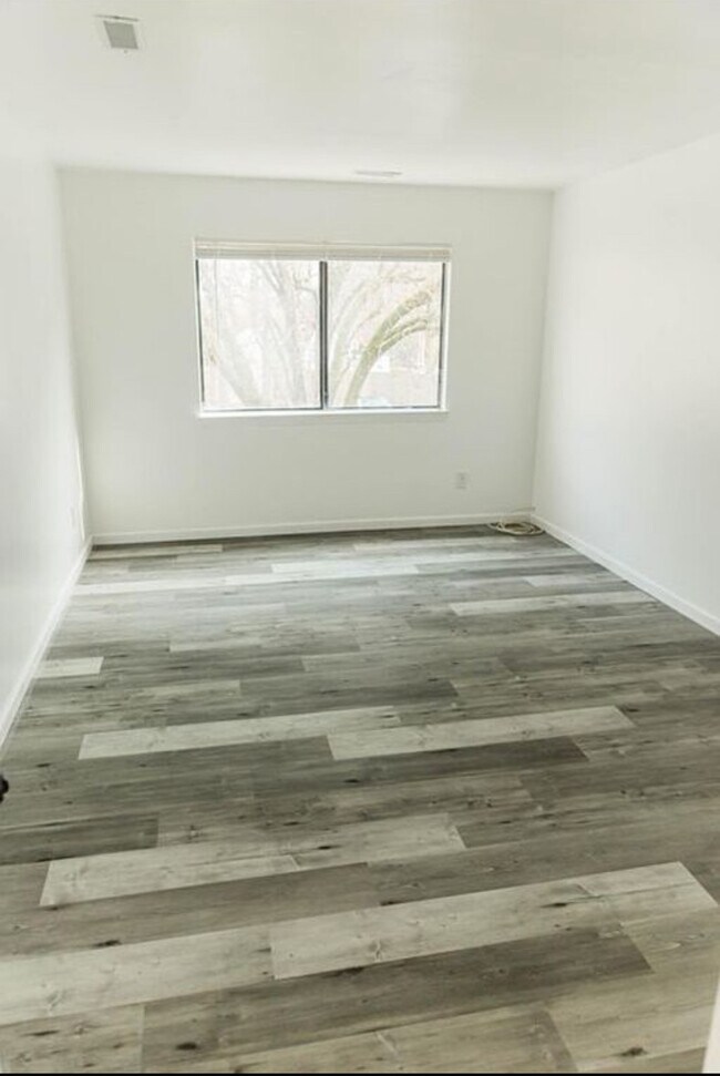 Building Photo - Condo - furnished private bedroom with shared bathroom