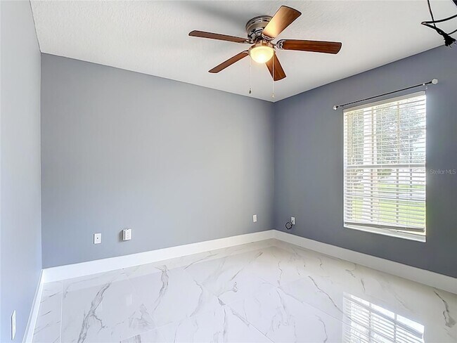Building Photo - 4934 Lazy Oaks Way