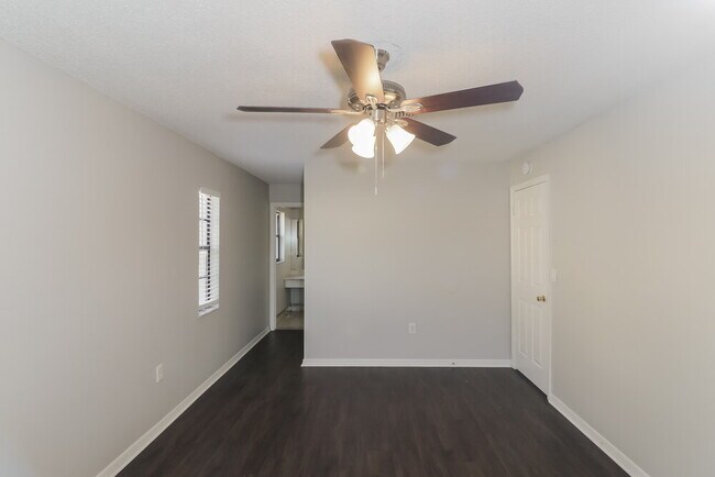 Building Photo - 8552 Bridgewater Dr