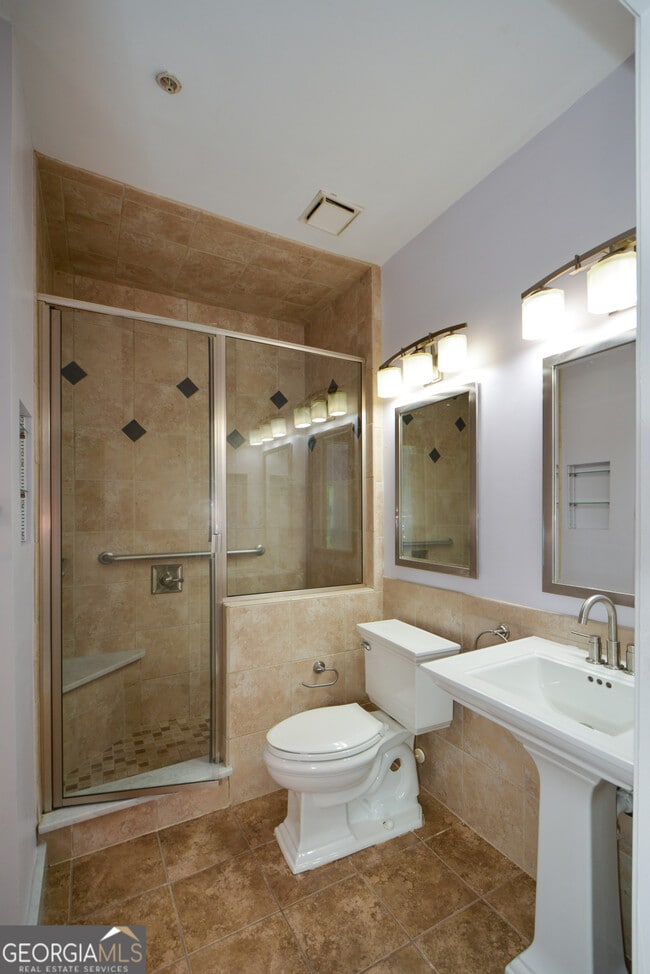 Building Photo - 955 Juniper St NE