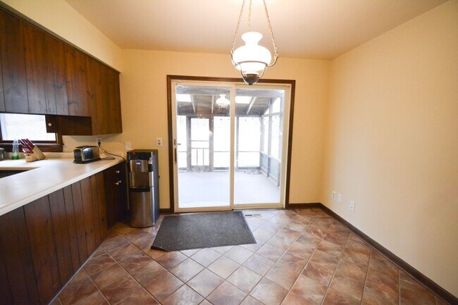 Building Photo - Unique, Conveniently Located, 4 bed 2.5 bath Home For Rent!