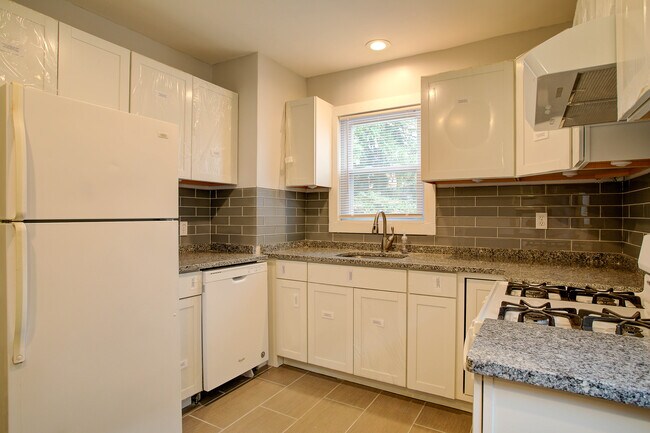 Building Photo - 123 Warren Ave