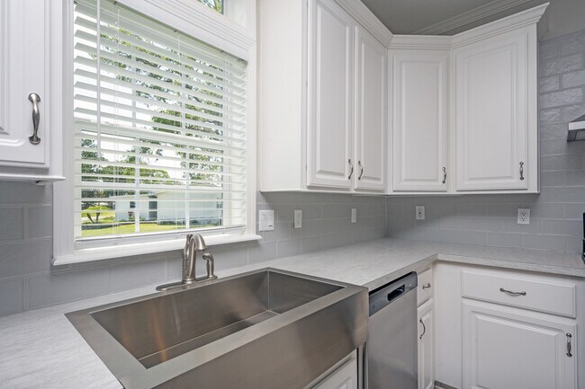 Building Photo - 1620 Killarney Ct