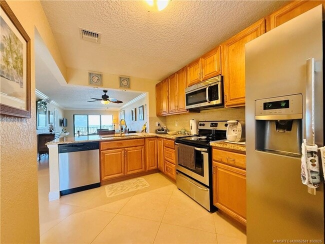 Building Photo - 7440 S Ocean Dr