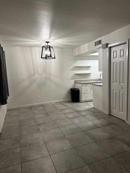 Building Photo - 286 W Palomino Dr